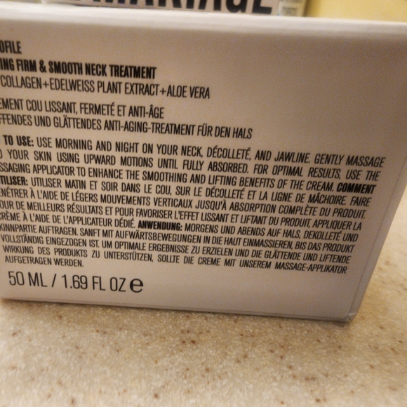 IL MAKIAGE Skincare and Body Care Set - White - Picture 2 of 3